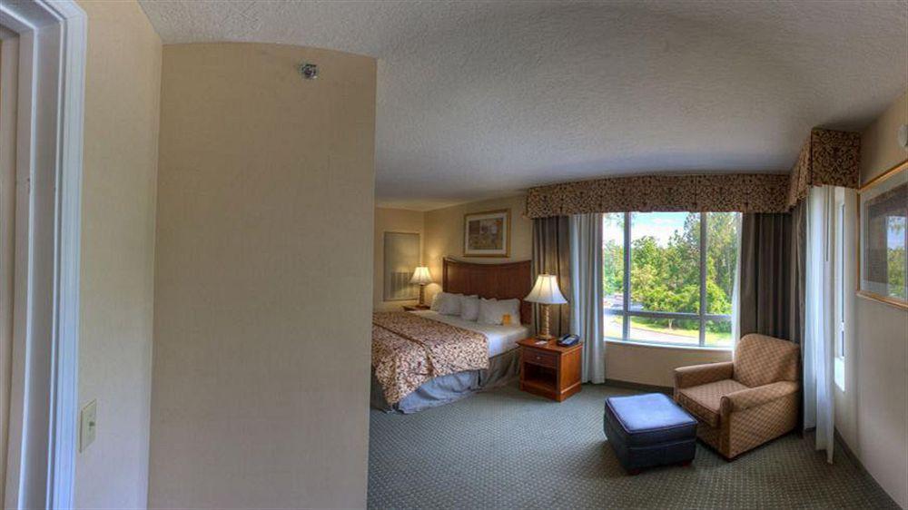 Holiday Inn Brunswick I-95 Ngoại thất bức ảnh
